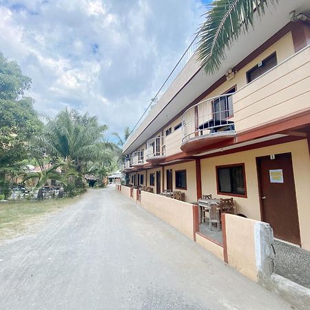 Reddoorz Hostel At Megans Paradisio Beach Resort San Antonio  Eksteriør billede