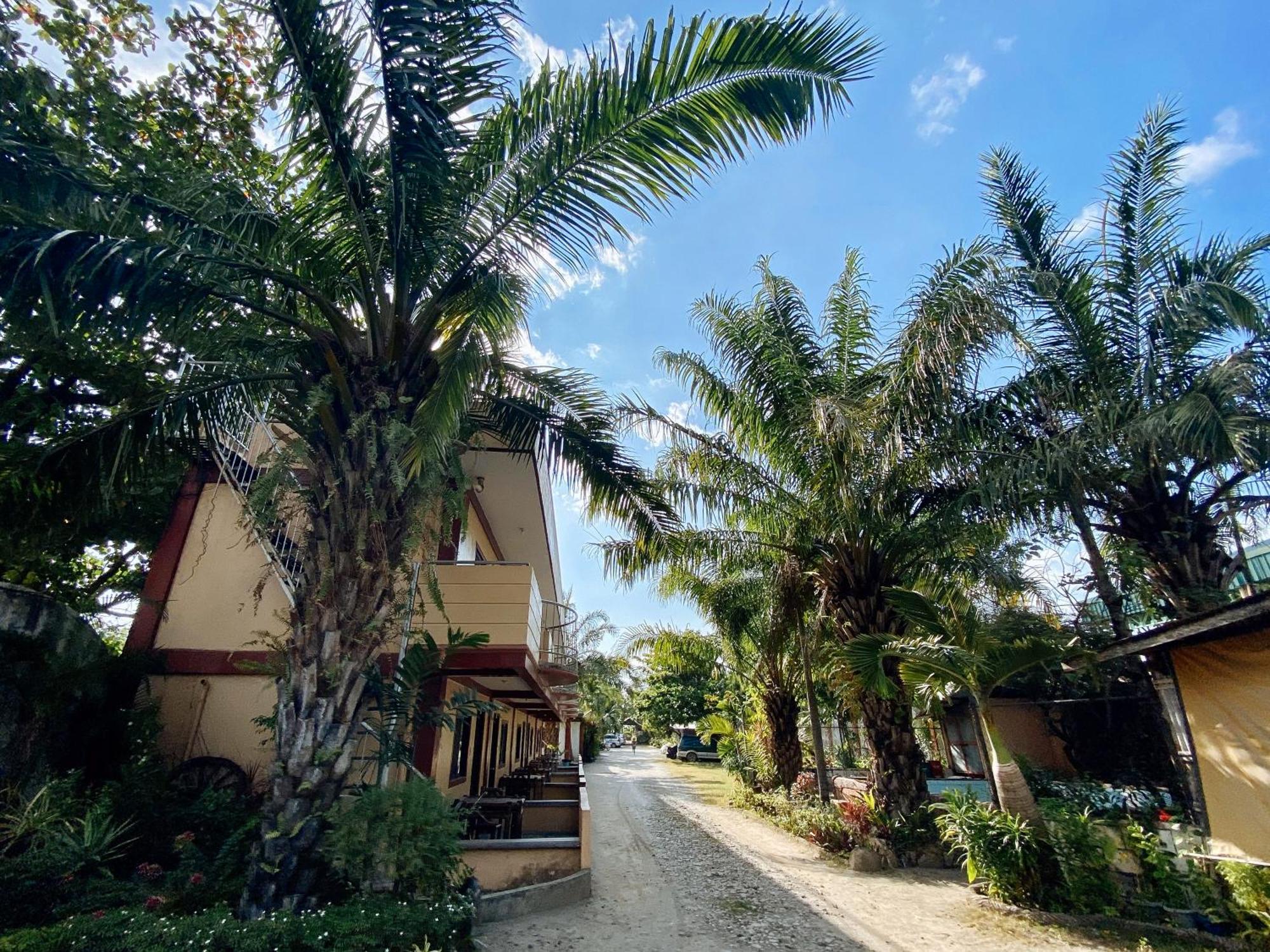 Reddoorz Hostel At Megans Paradisio Beach Resort San Antonio  Eksteriør billede