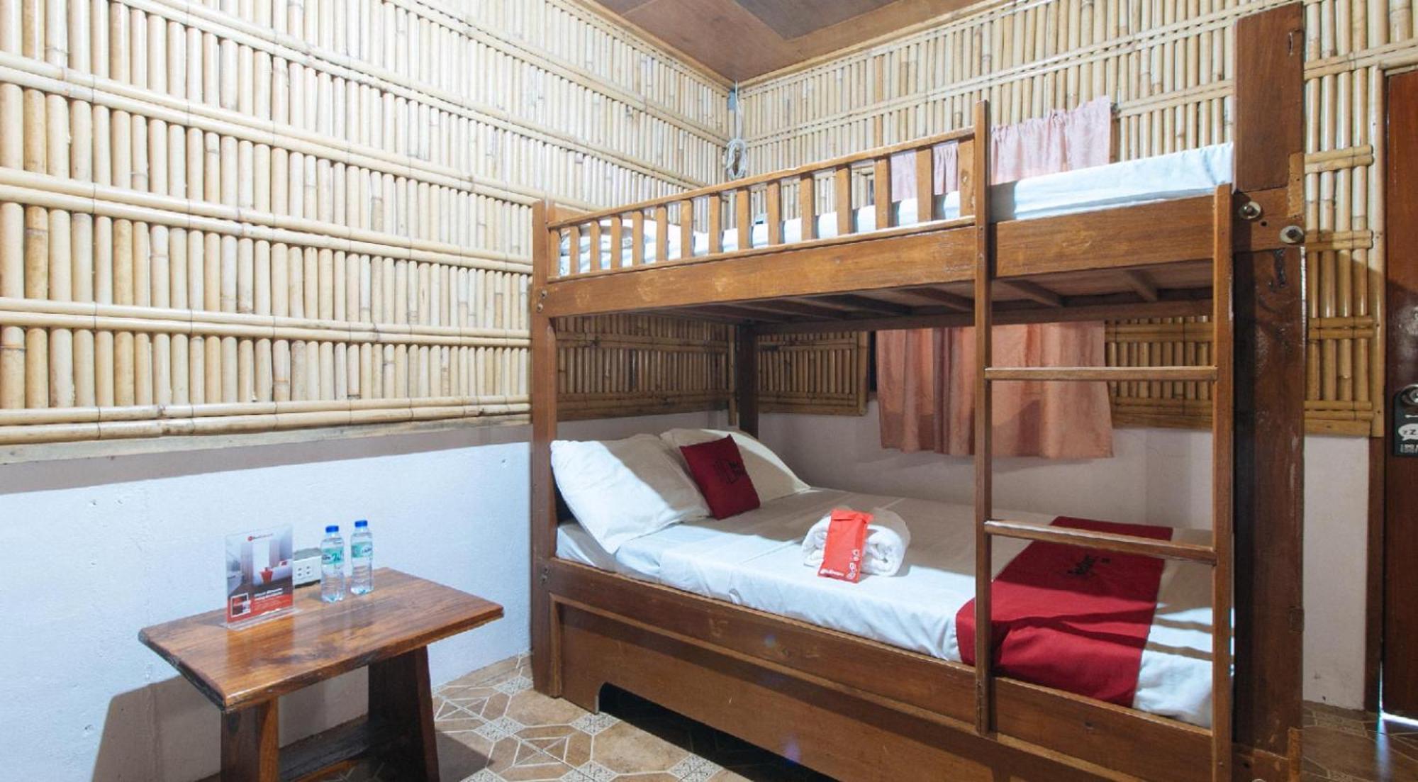 Reddoorz Hostel At Megans Paradisio Beach Resort San Antonio  Eksteriør billede