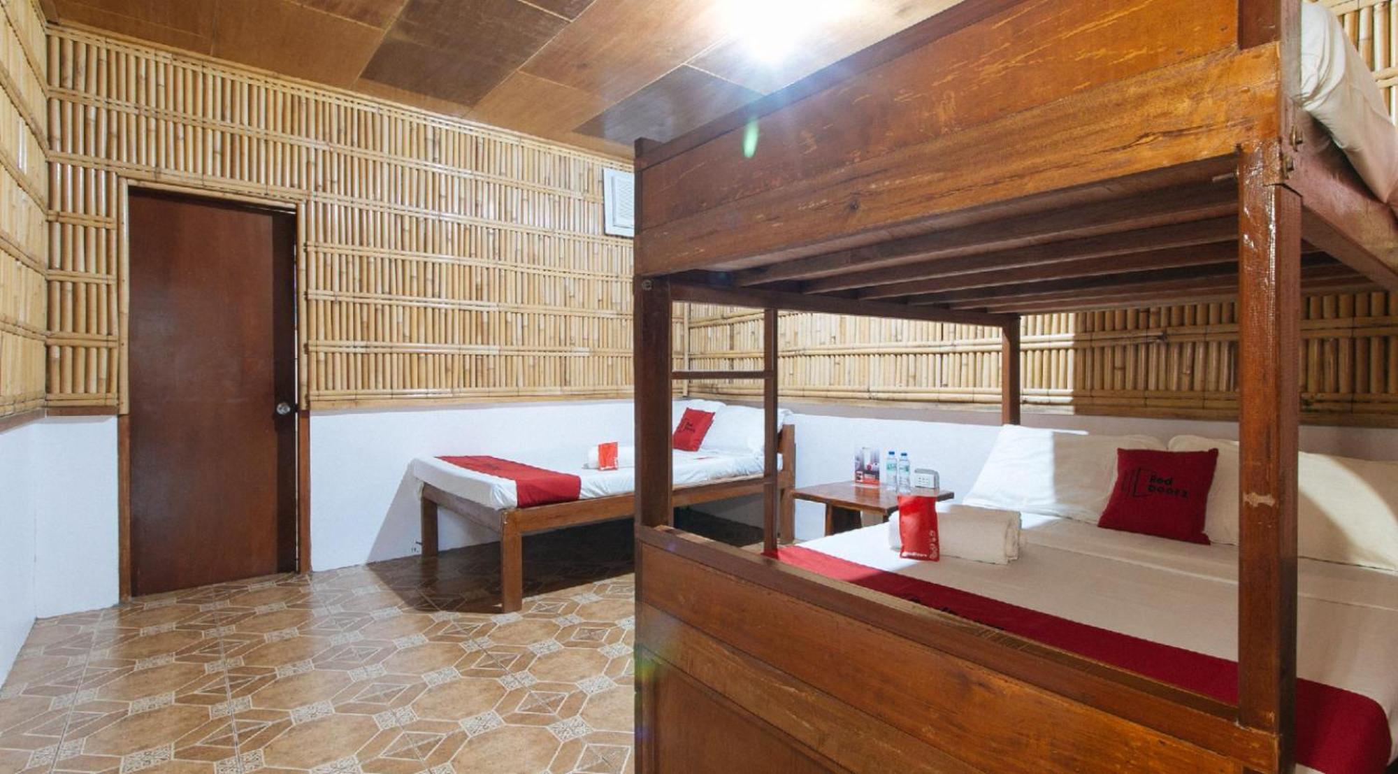 Reddoorz Hostel At Megans Paradisio Beach Resort San Antonio  Eksteriør billede